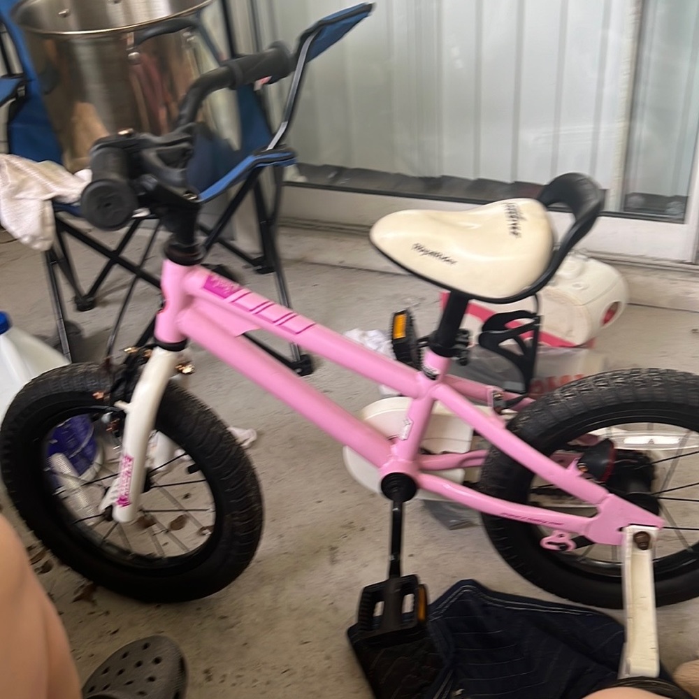 Pink/White 14” girls bike with front safety brakes, premium tires